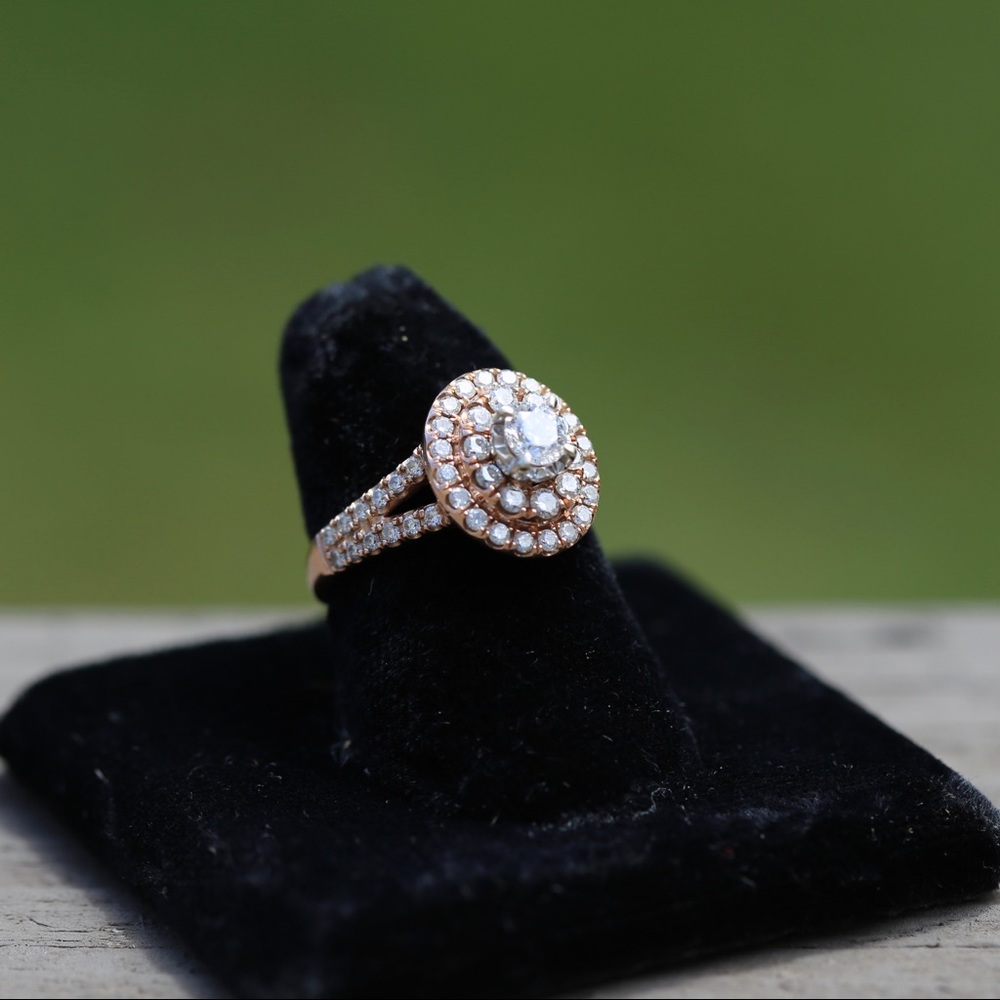 Helzberg 14k rose gold diamond engagement ring - Picture 4 of 6